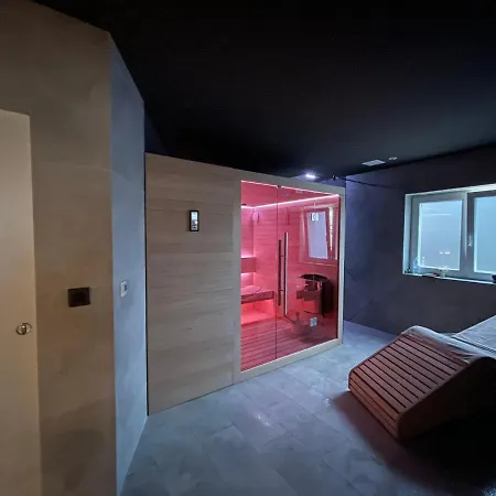 Vilă Lovran, Heated Pool And