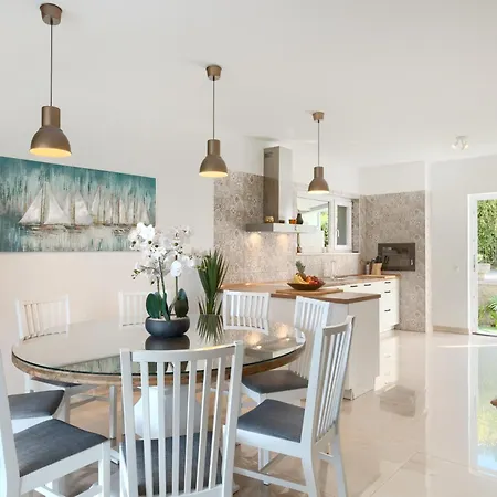 Vila Lovran, Heated Pool And