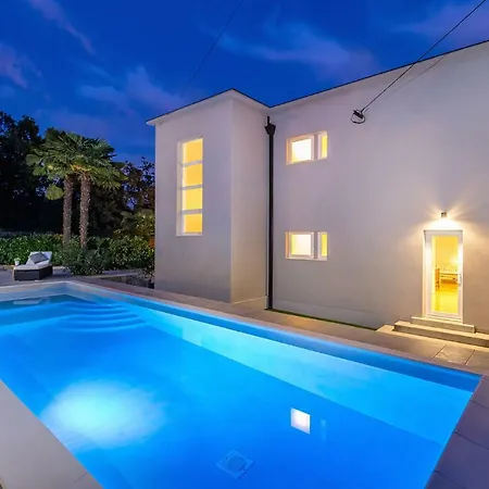 Lovran, Heated Pool And * לובראן