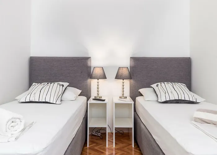 Vila Lovran, Heated Pool And