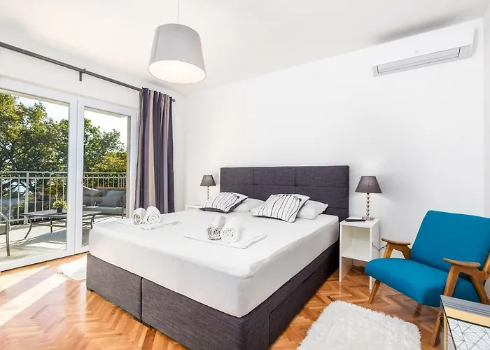 Vila Lovran, Heated Pool And