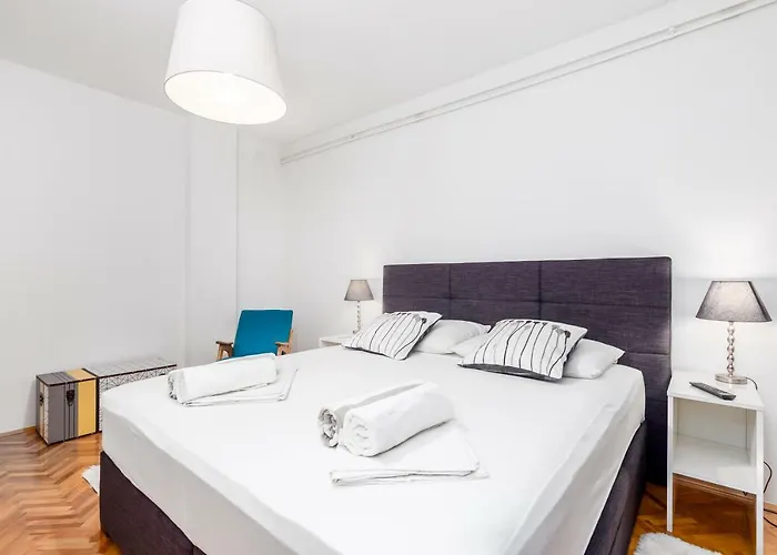 Vila Lovran, Heated Pool And